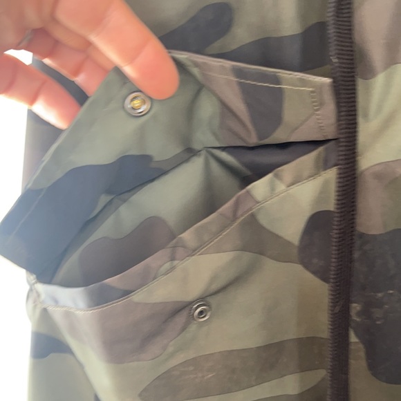 Camo wind breaker size 16-18 (Large) - Picture 5 of 11